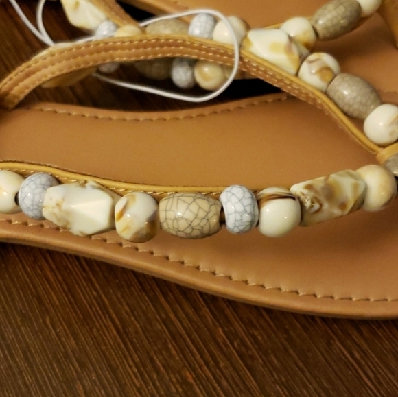 Universal Thread Cindy Flat Elevated Beaded Thong Sandals Size 9.5 - Picture 4 of 6